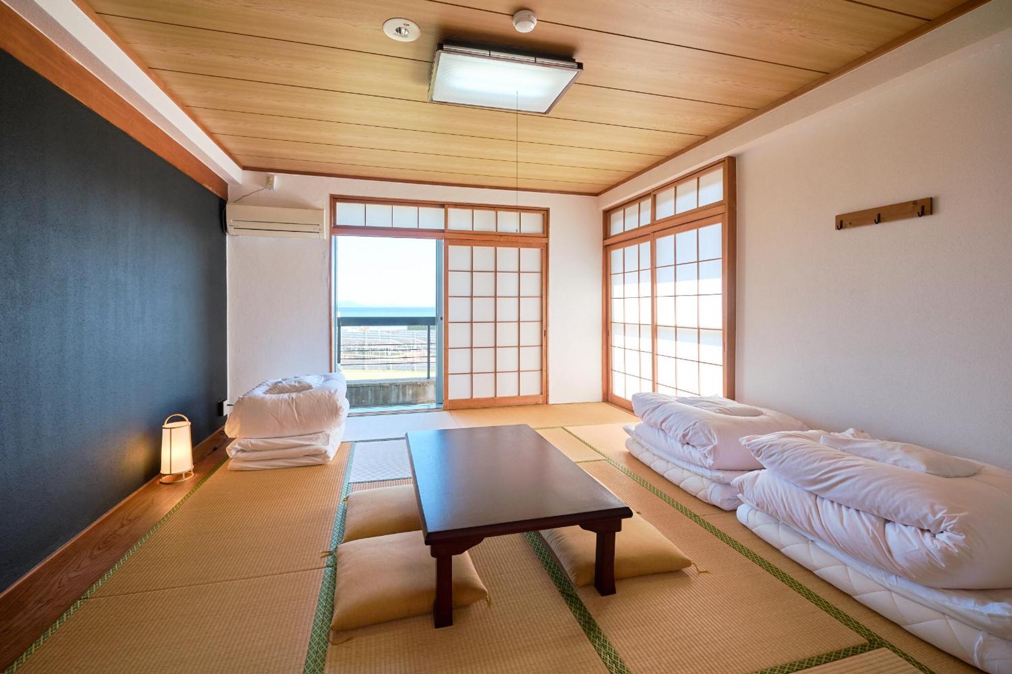 J-Hoppers Lake Biwa Guesthouse Оцу Номер фото