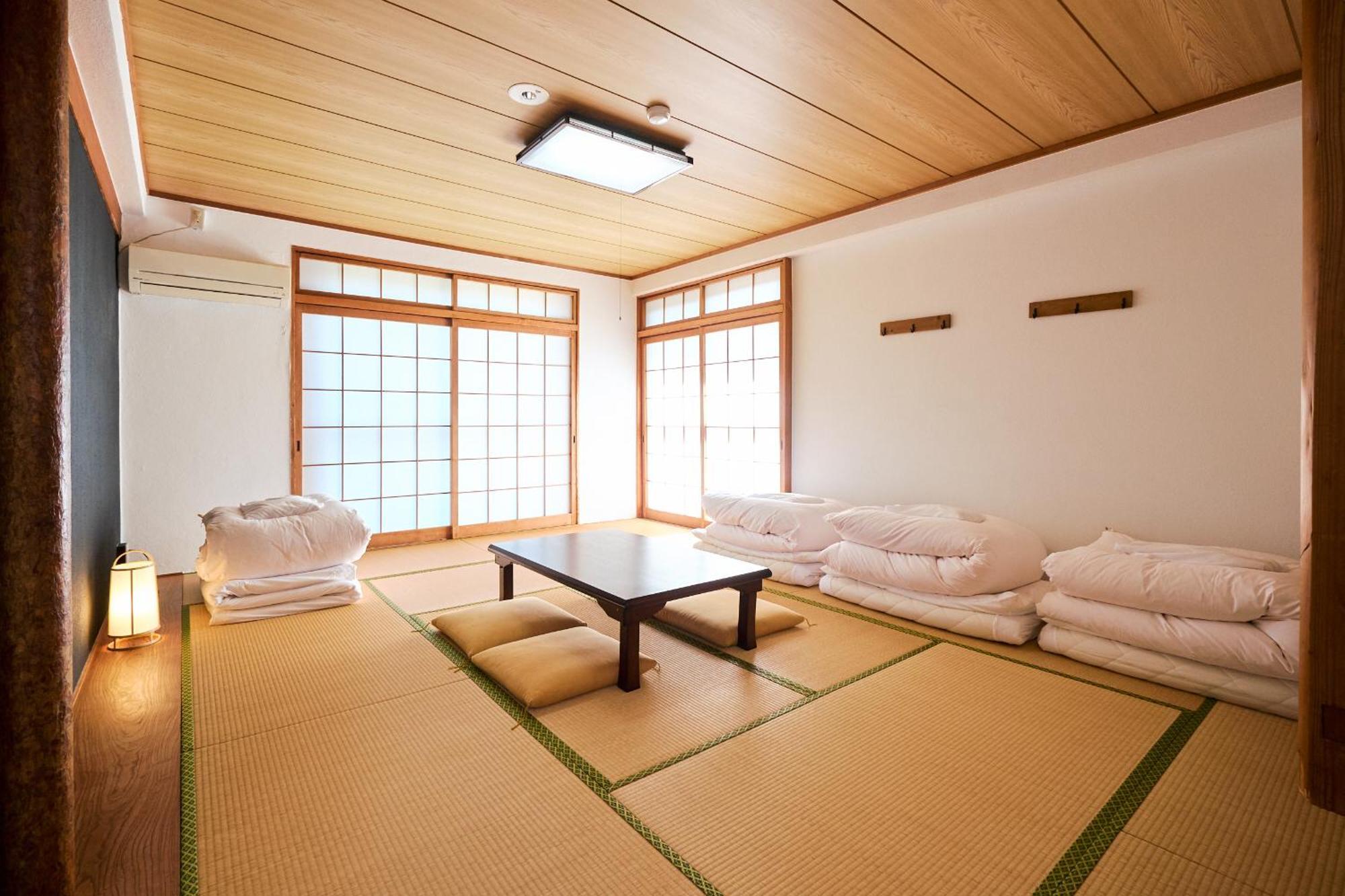 J-Hoppers Lake Biwa Guesthouse Оцу Номер фото