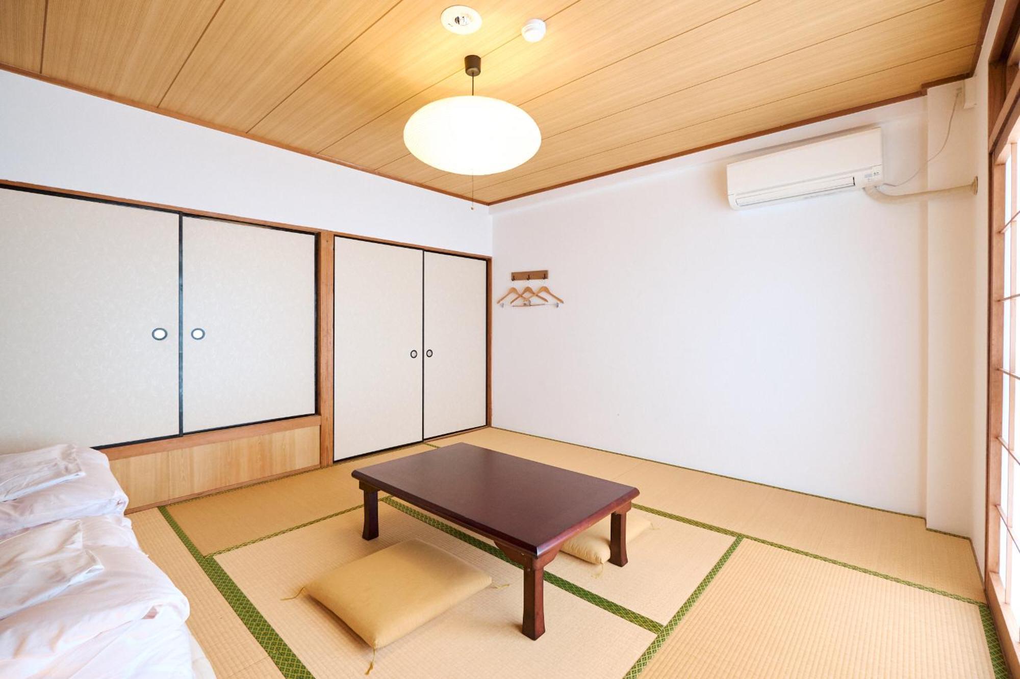 J-Hoppers Lake Biwa Guesthouse Оцу Номер фото